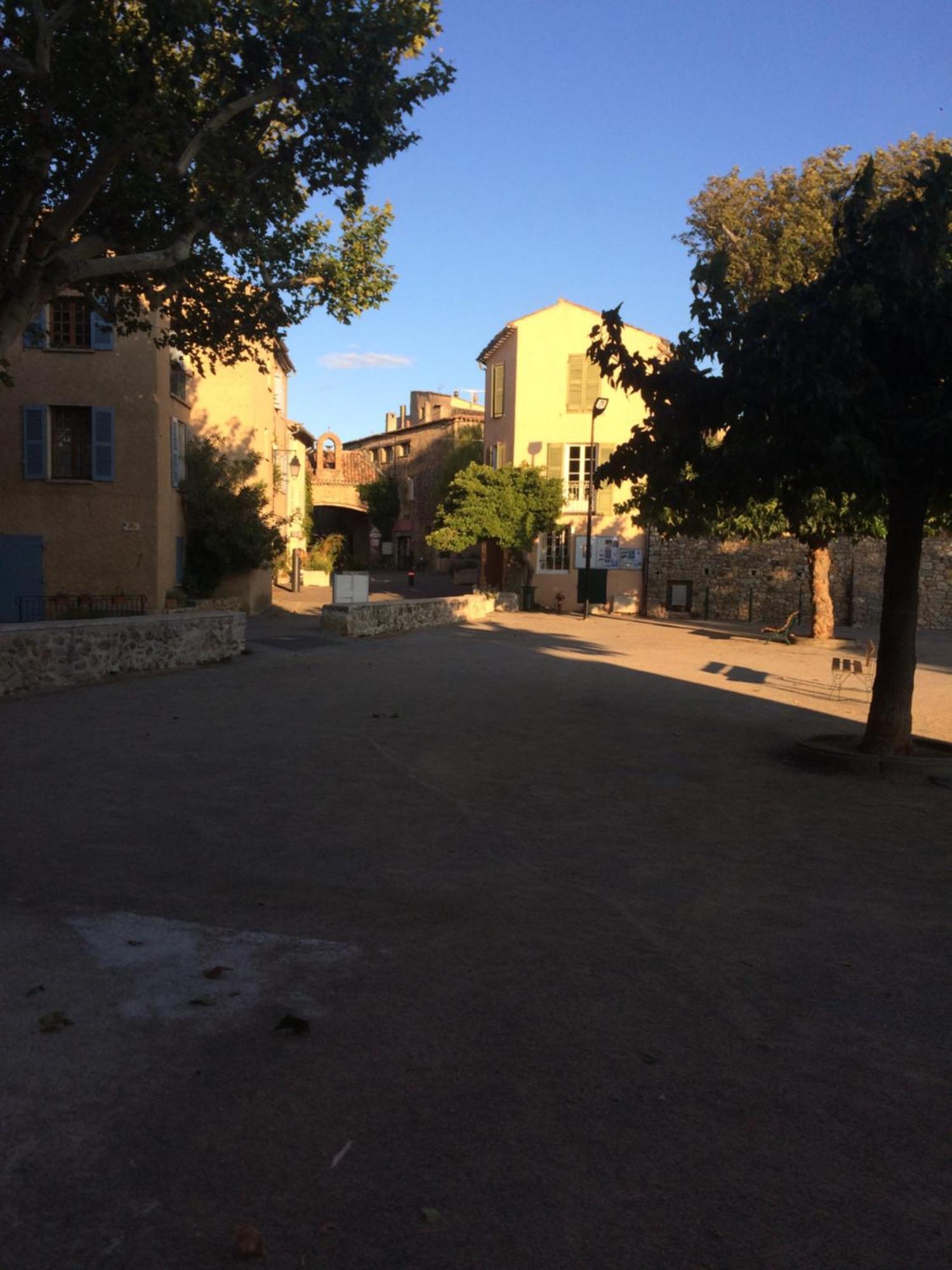 Au Coeur Du Village Provencal Tourtour Eksteriør bilde